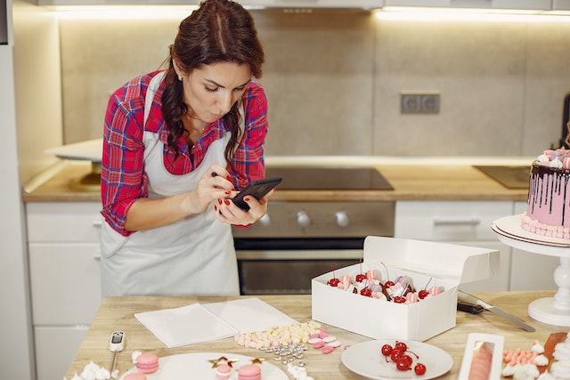 Baking cake