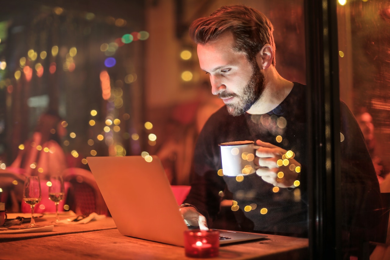 man drinking coffee with laptop