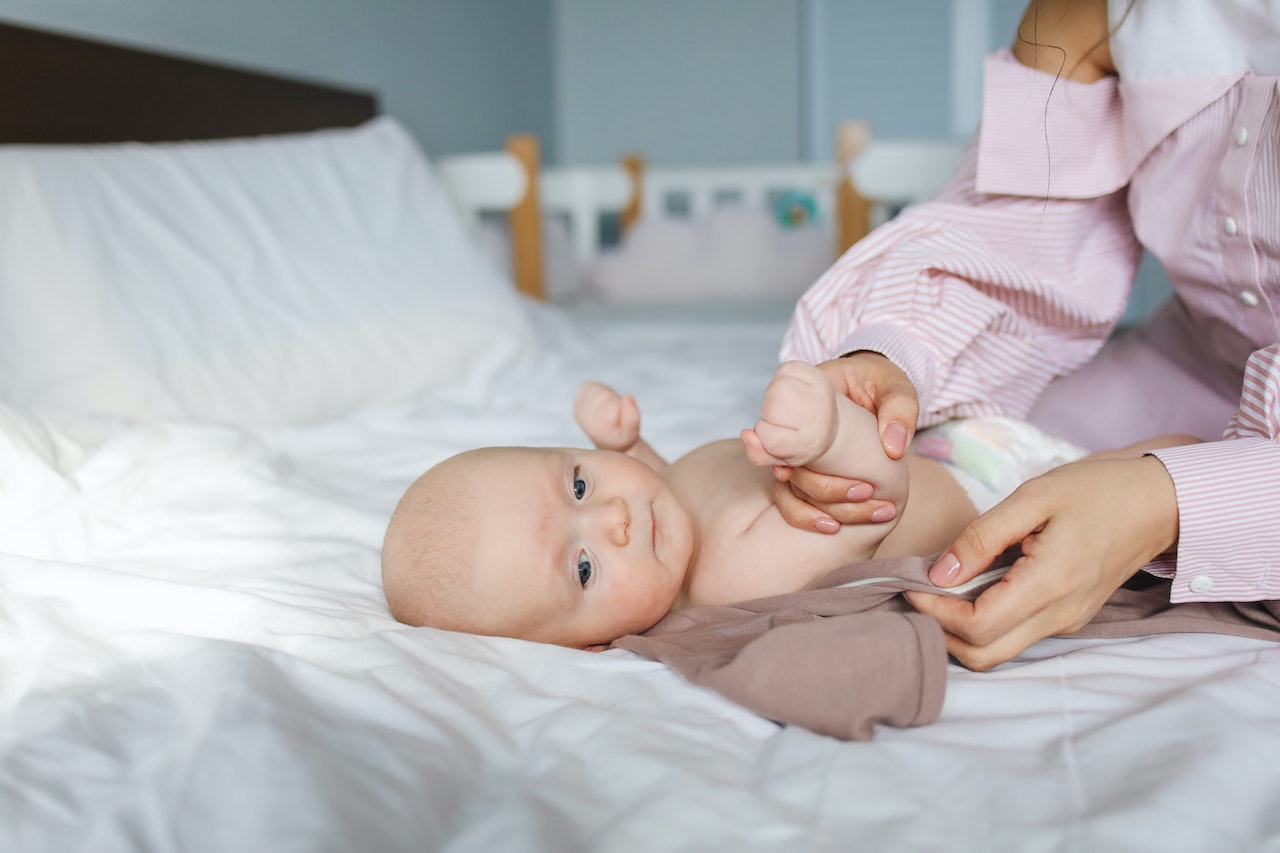 baby with mom