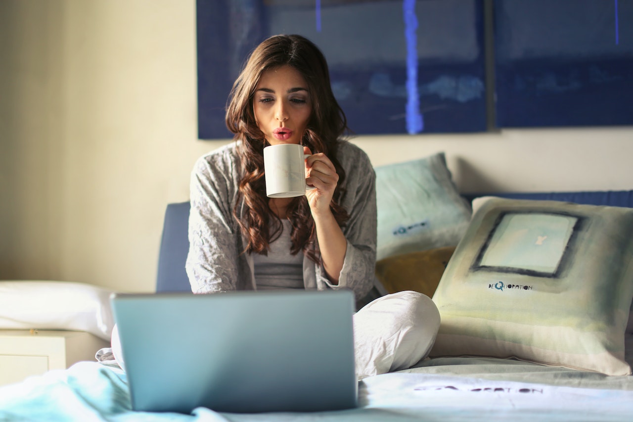 woman drinking coffee