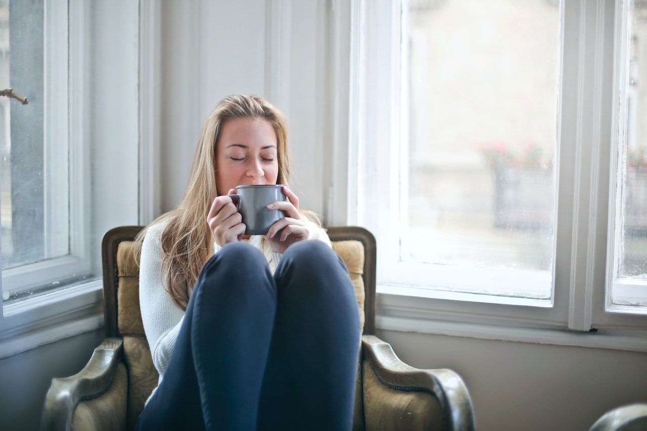 woman drinking tea